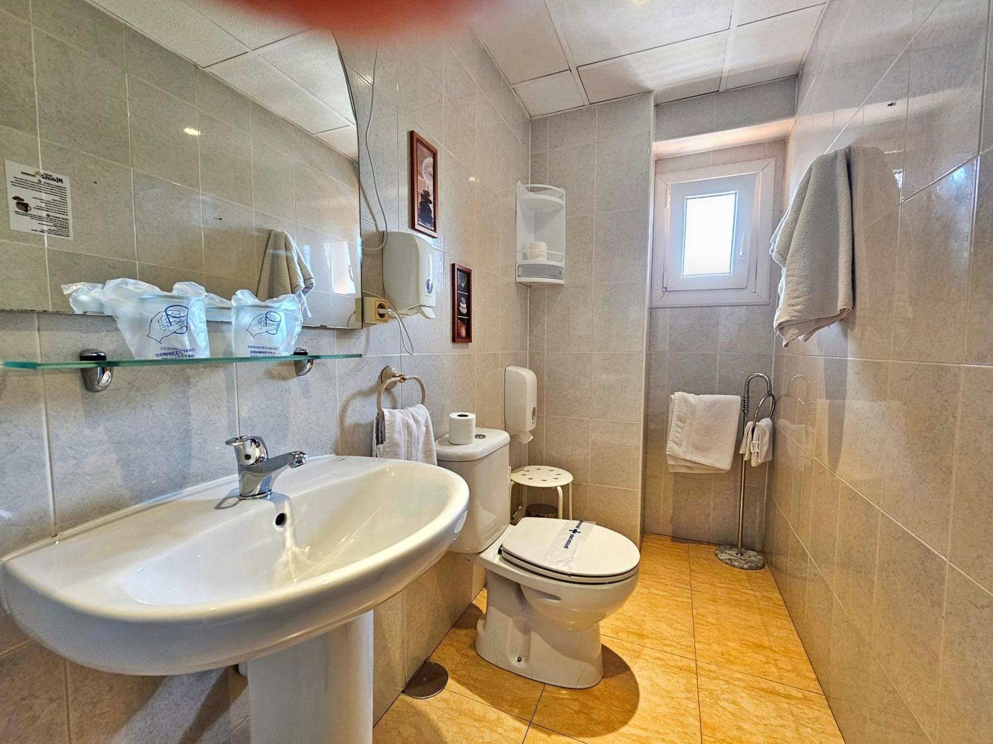 Hostal Mainz Piedralaves Eksteriør bilde