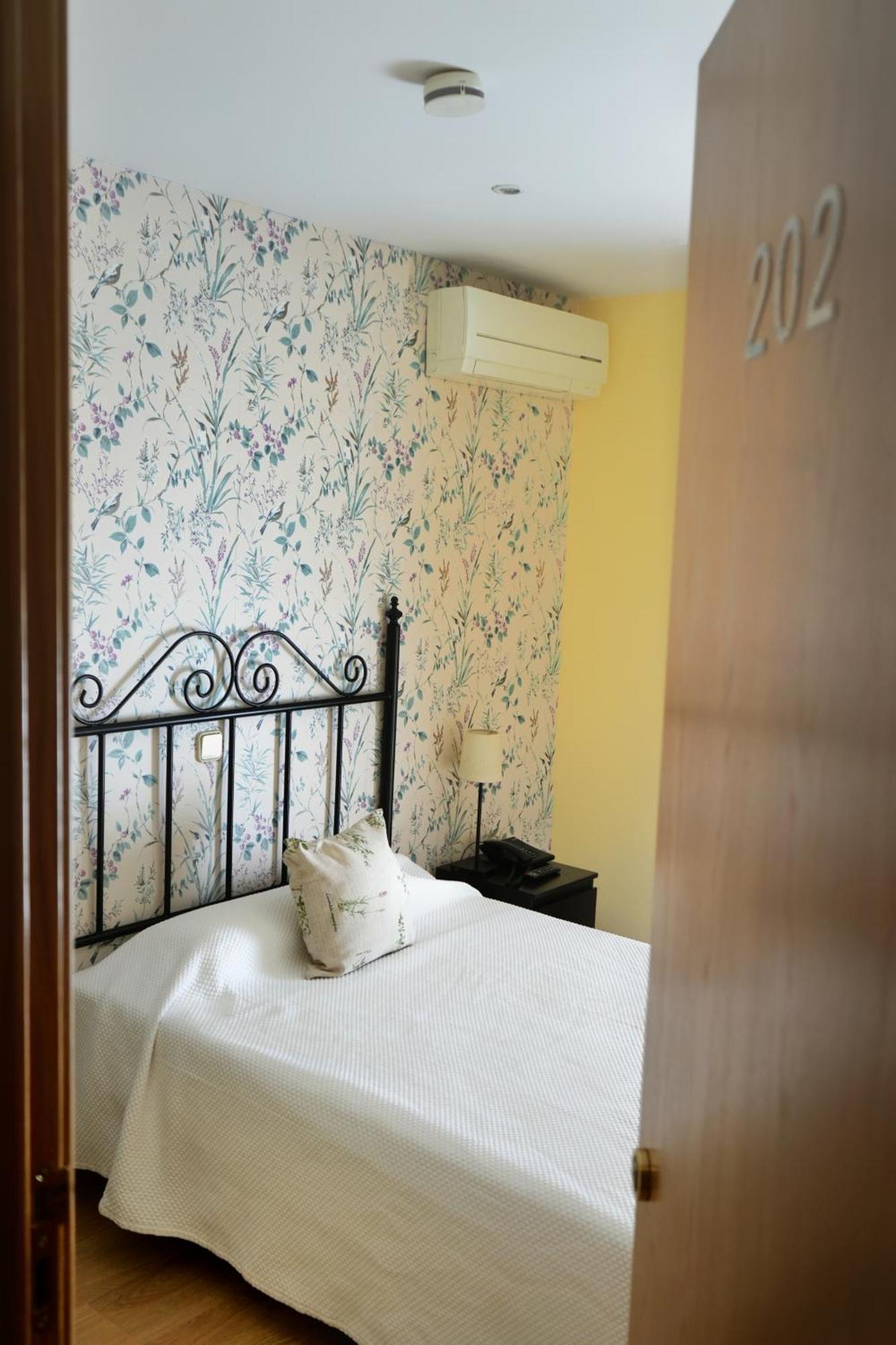Hostal Mainz Piedralaves Eksteriør bilde