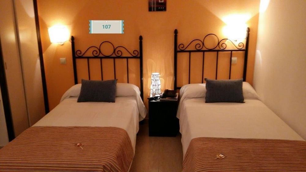 Hostal Mainz Piedralaves Eksteriør bilde